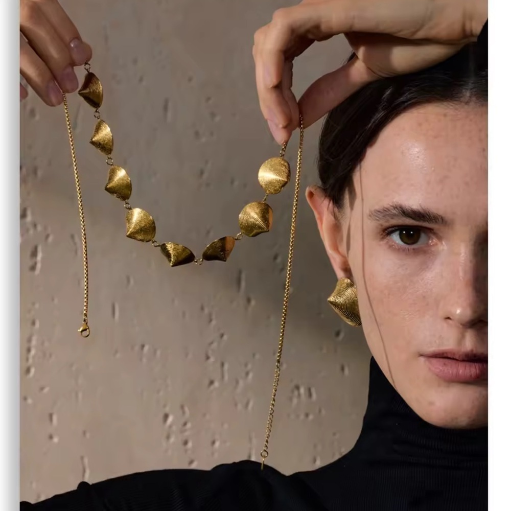 Gold Seashell Statement Necklace & Earring Set – Stainless Steel, PVD plating - Picture 9 of 16